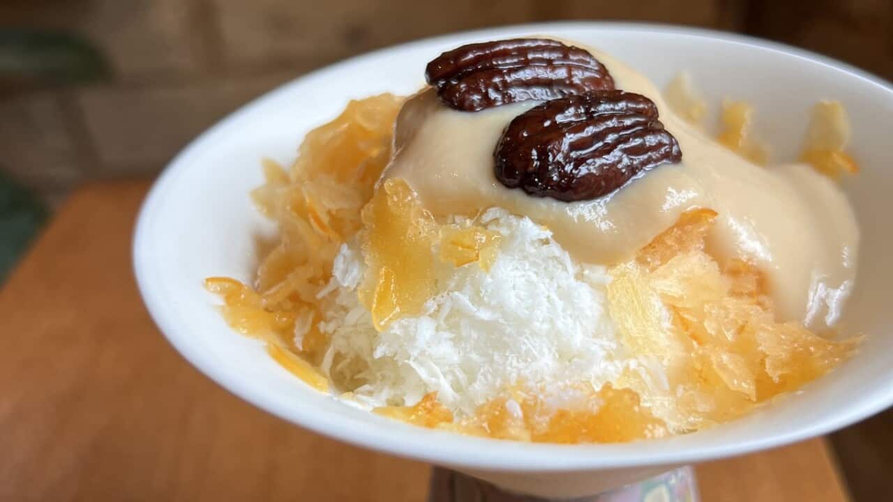 Yellow persimmon bingsu in a white bowl