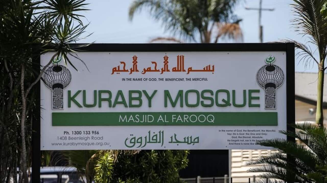 The sign to Kuraby mosque.