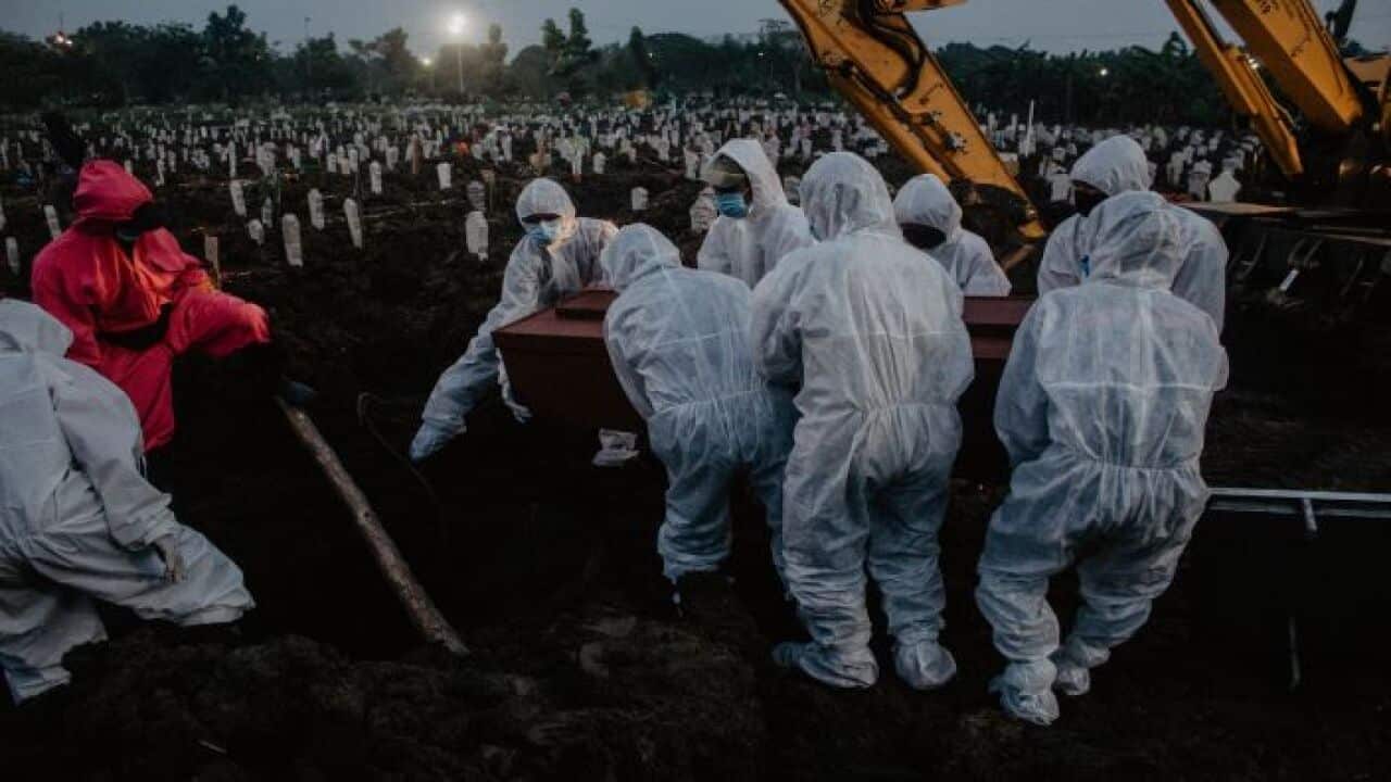 Funeral workers in Surabaya are working around the clock