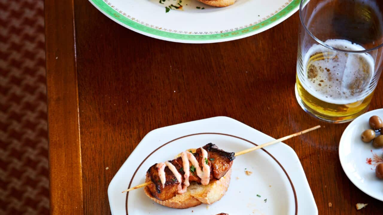 Spiced pork skewers (pintxos morunos)