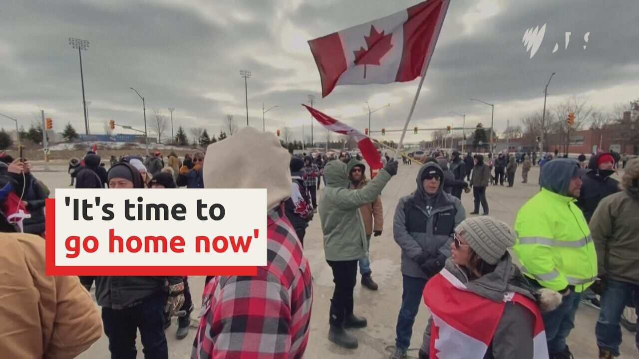 Canadian protesters and police face off as bridge to US closed again