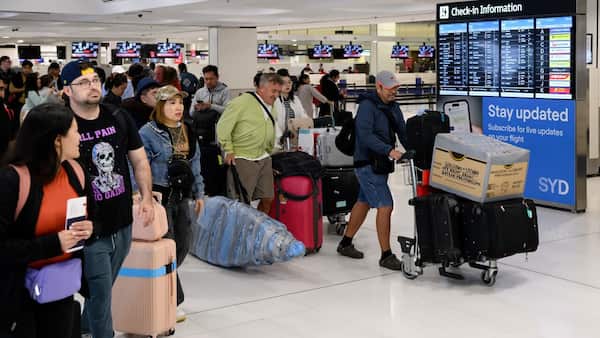 Getting a refund for delayed flights for Australians could soon get easier under new rights charter image