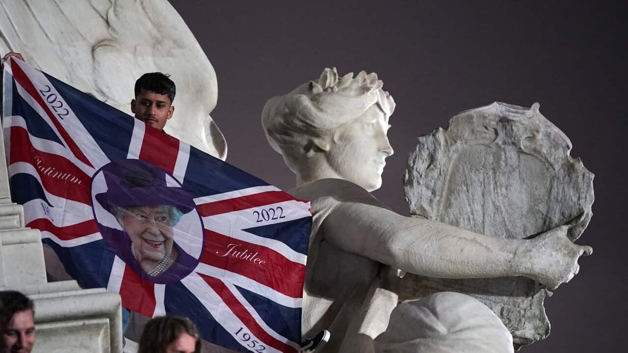 Mourners on the statue at the front of Buckingham Balace
