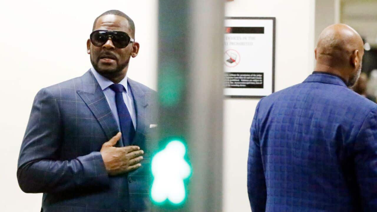 R Kelly arrives at the Daley Center for his hearing on child support.
