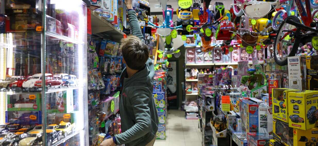 INTERVIEW: Dr Louise Grimmer talks to SBS about Christmas toys