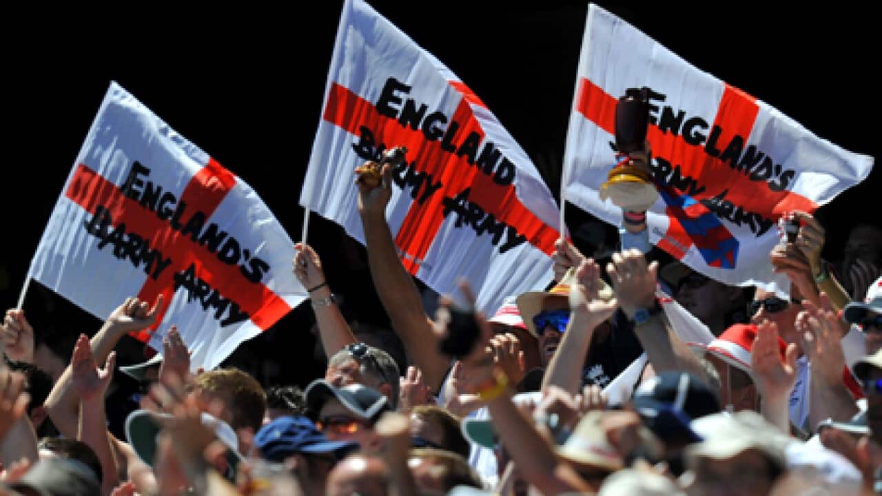 england_fans_ashes_101230_B_aap_1380314392