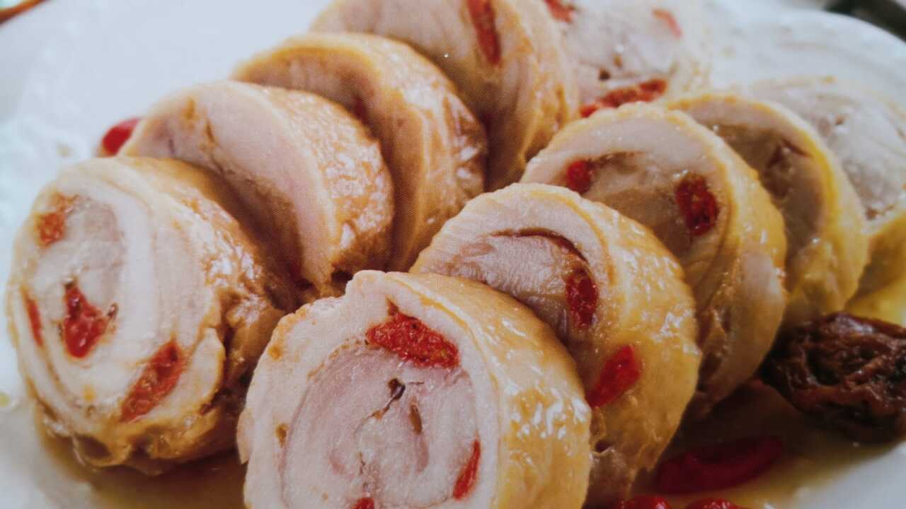 圓滾滾的話梅醉雞卷令人垂涎。