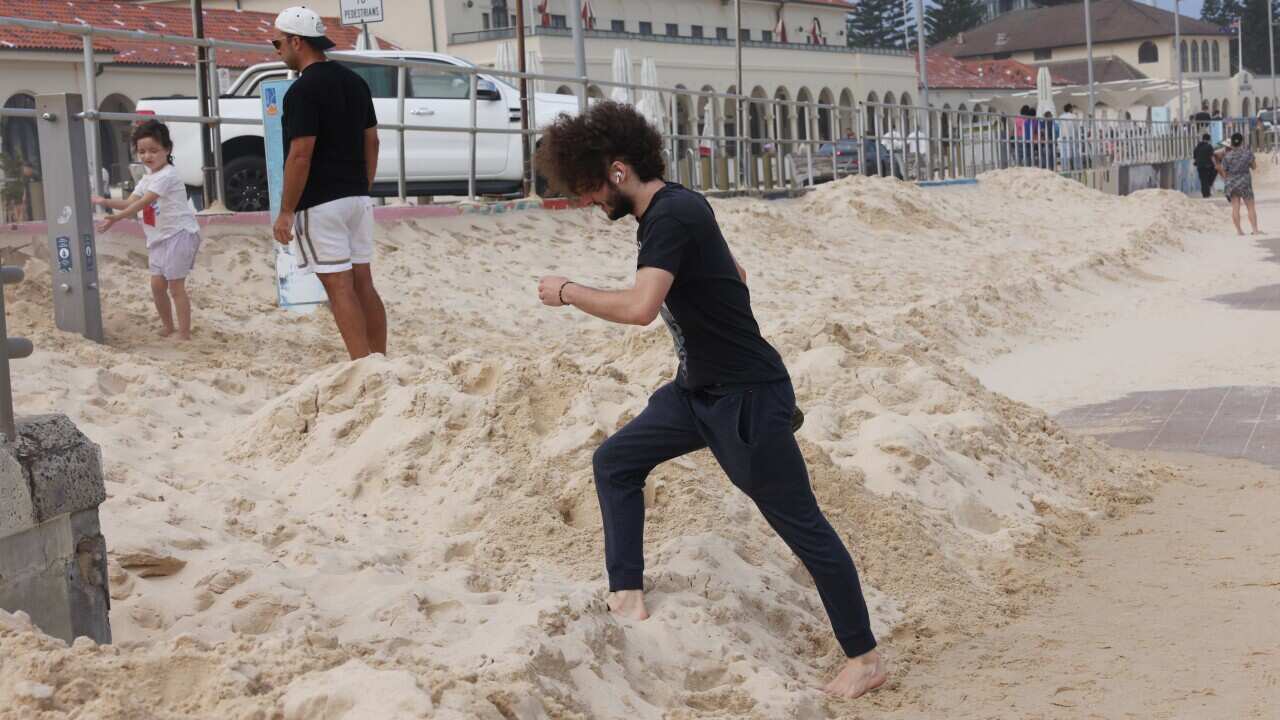 BONDI BEACH SANDSTORM
