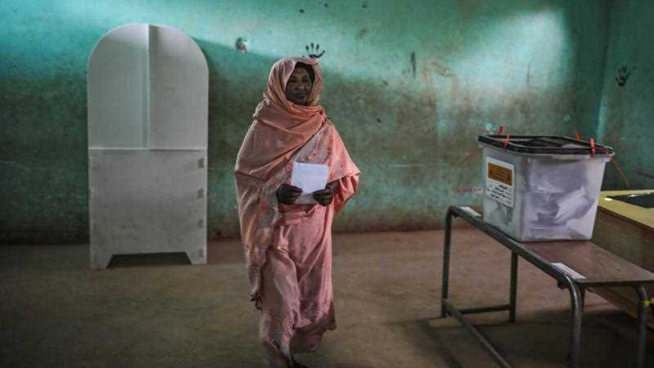 A Sudanese woman casts her ballot at a polling station, on the first day of Sudan's presidential and legislative elections, in Izba, an impoverished neighborhood on the outskirts of Khartoum, Sudan, Monday, April 13, 2015. (AP Photo/Mosa'ab Elshamy)
