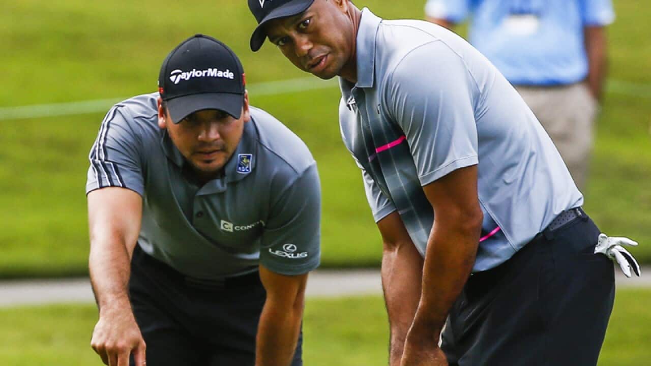 US golfer Tiger Woods (R) and Australian golfer Jason Day (L)