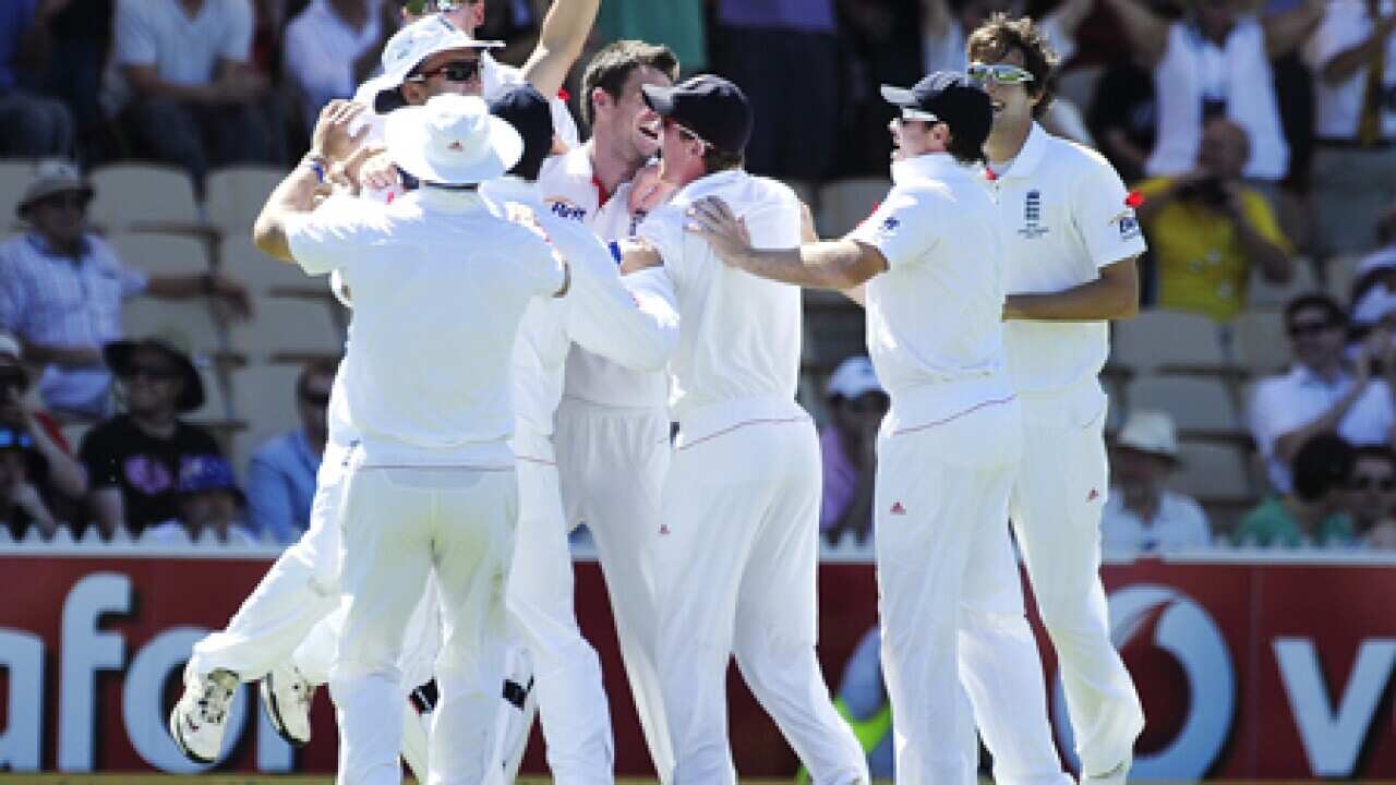 ashes_england_b_101203_ap_1475196524