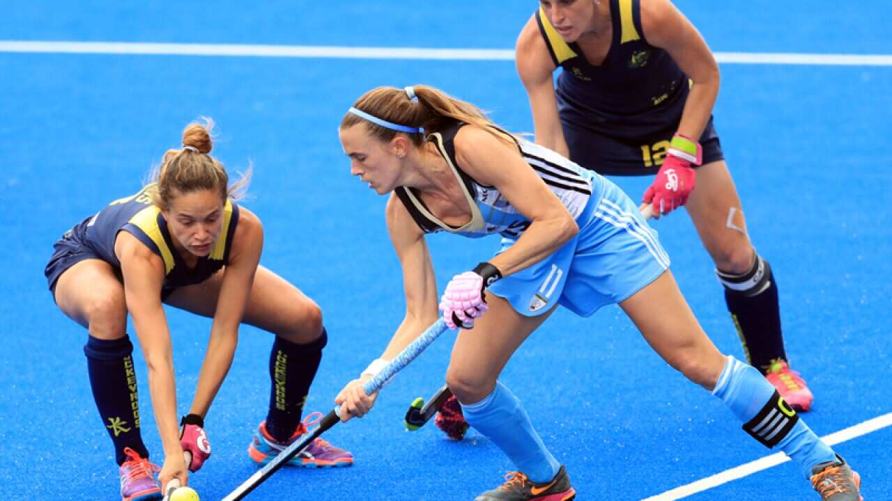Australia's Brooke Peris (L) and Argentina's Carla Dupuy (R)