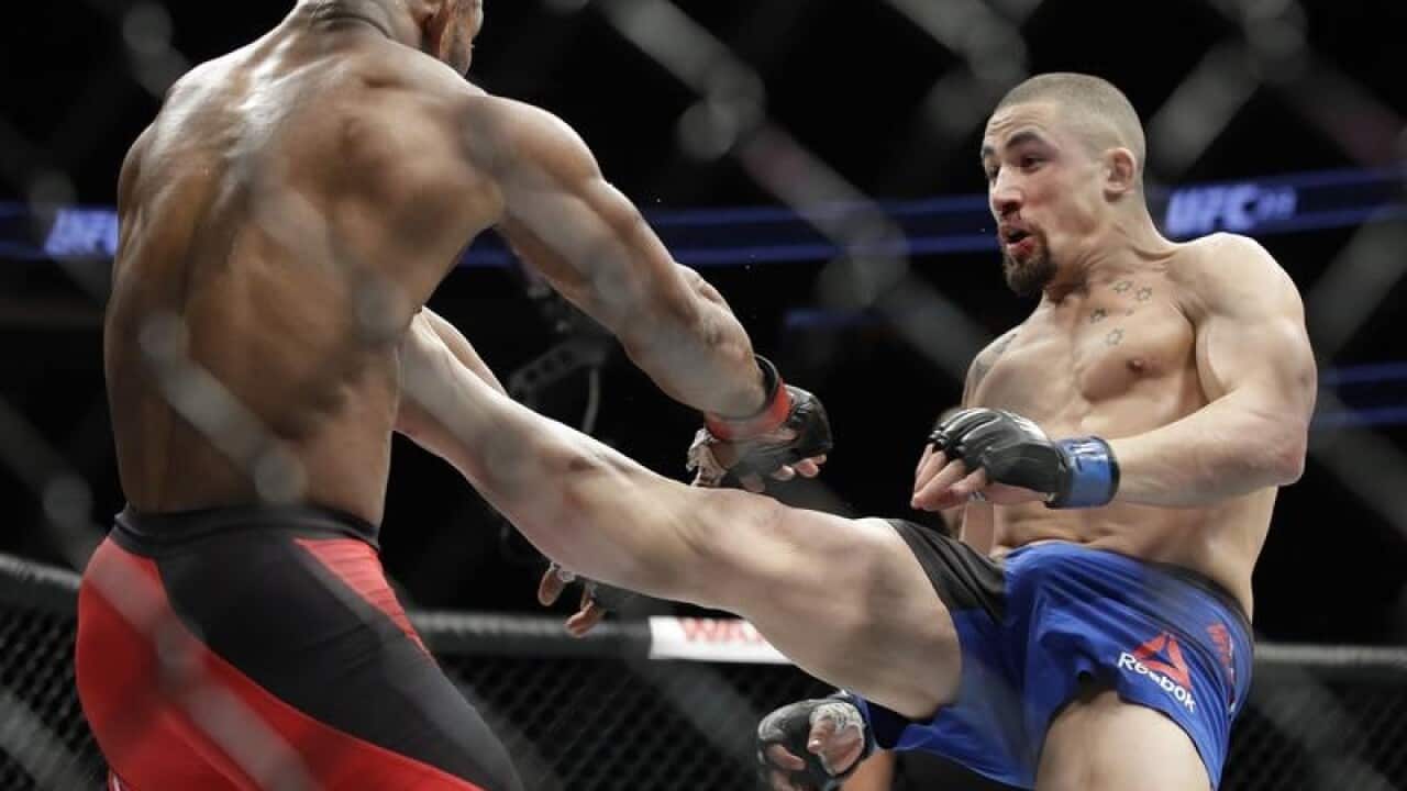 Robert Whittaker kicks Yoel Romero
