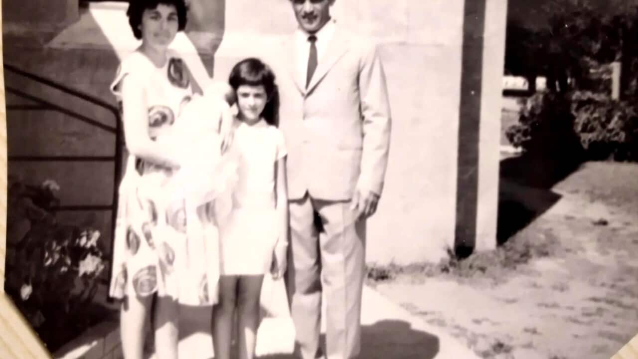 1966 battesimo di Robert con i genitori e la sorella, Mara.jpg