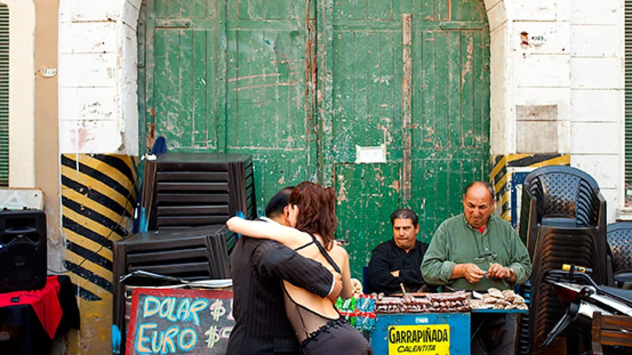 TANGO-DANCING-IN-THE-STREET.jpg
