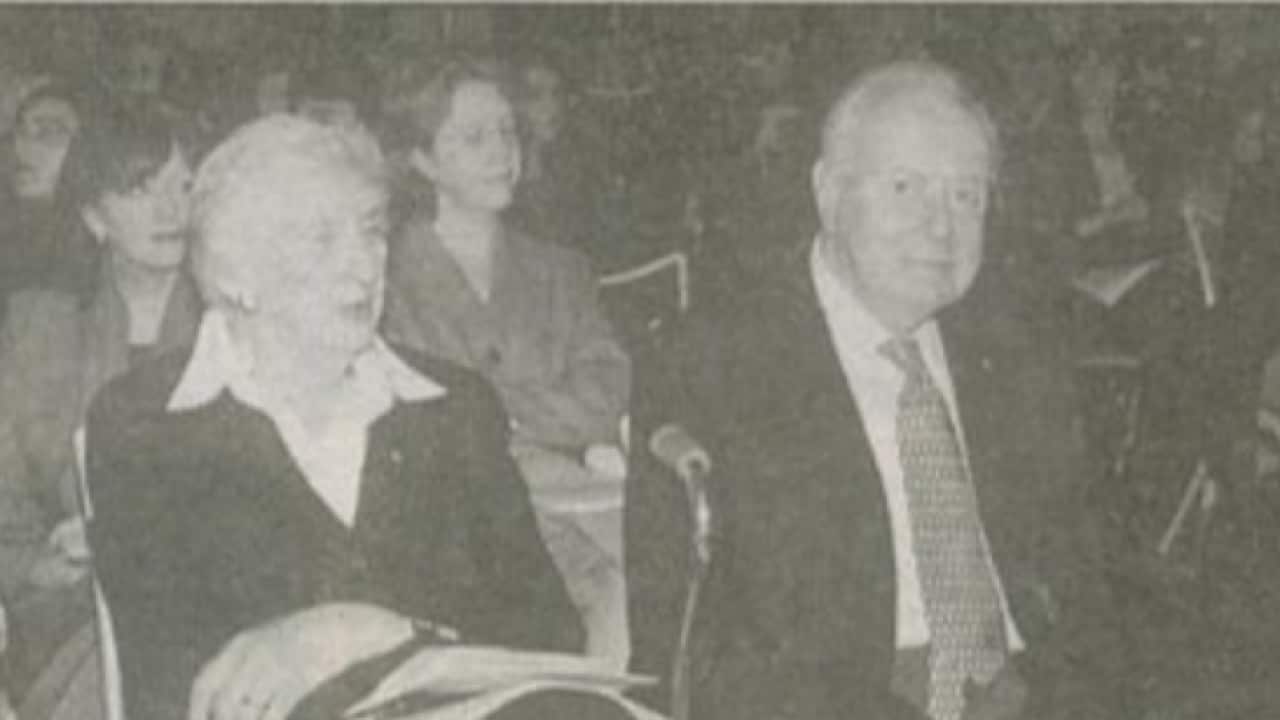 Whitlam Gough Margaret Whitlam Κυριακή 05-06-2005 Εφ. Κόσμος.png