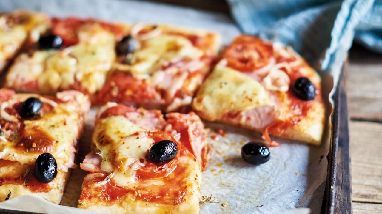 Barbecued pizza (pizza a la parilla)