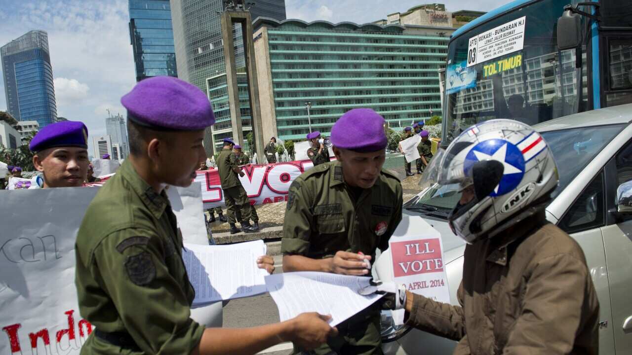 indonesia_vote_guards_getty.jpg