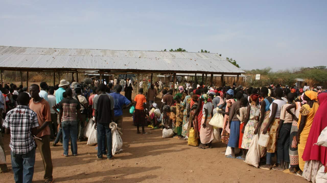 Wakimbizi wapiga foleni kupokea vyakula