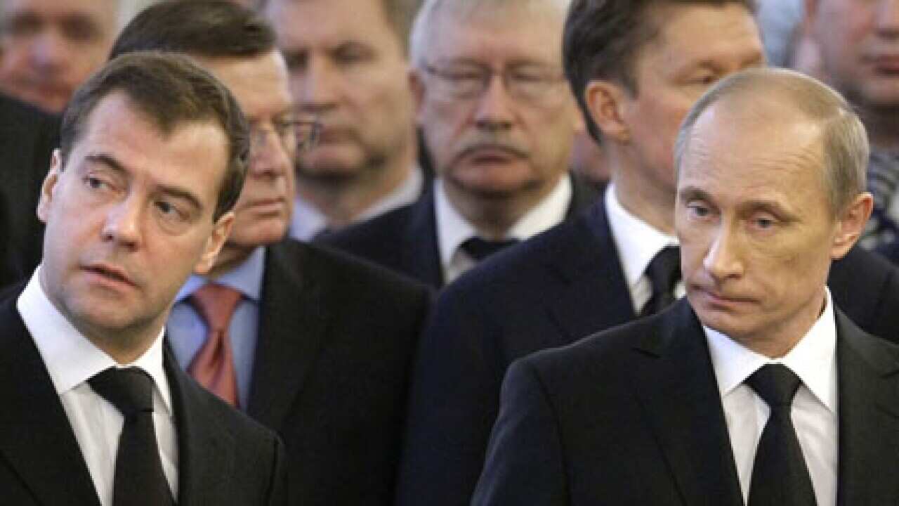 batman and robin_103010_B_1496883359