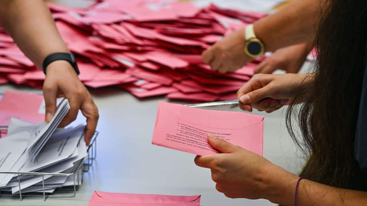 Political earthquake in Germany SBS German