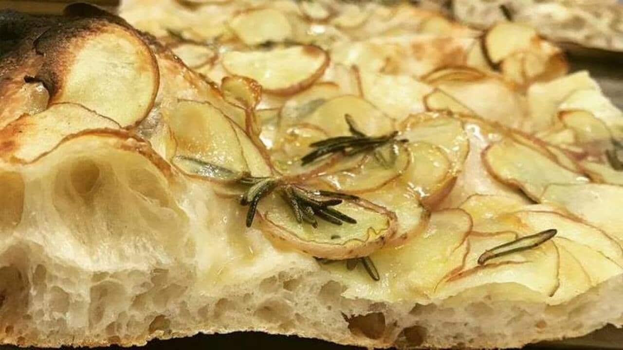 Schiacciata con patate e rosmarino