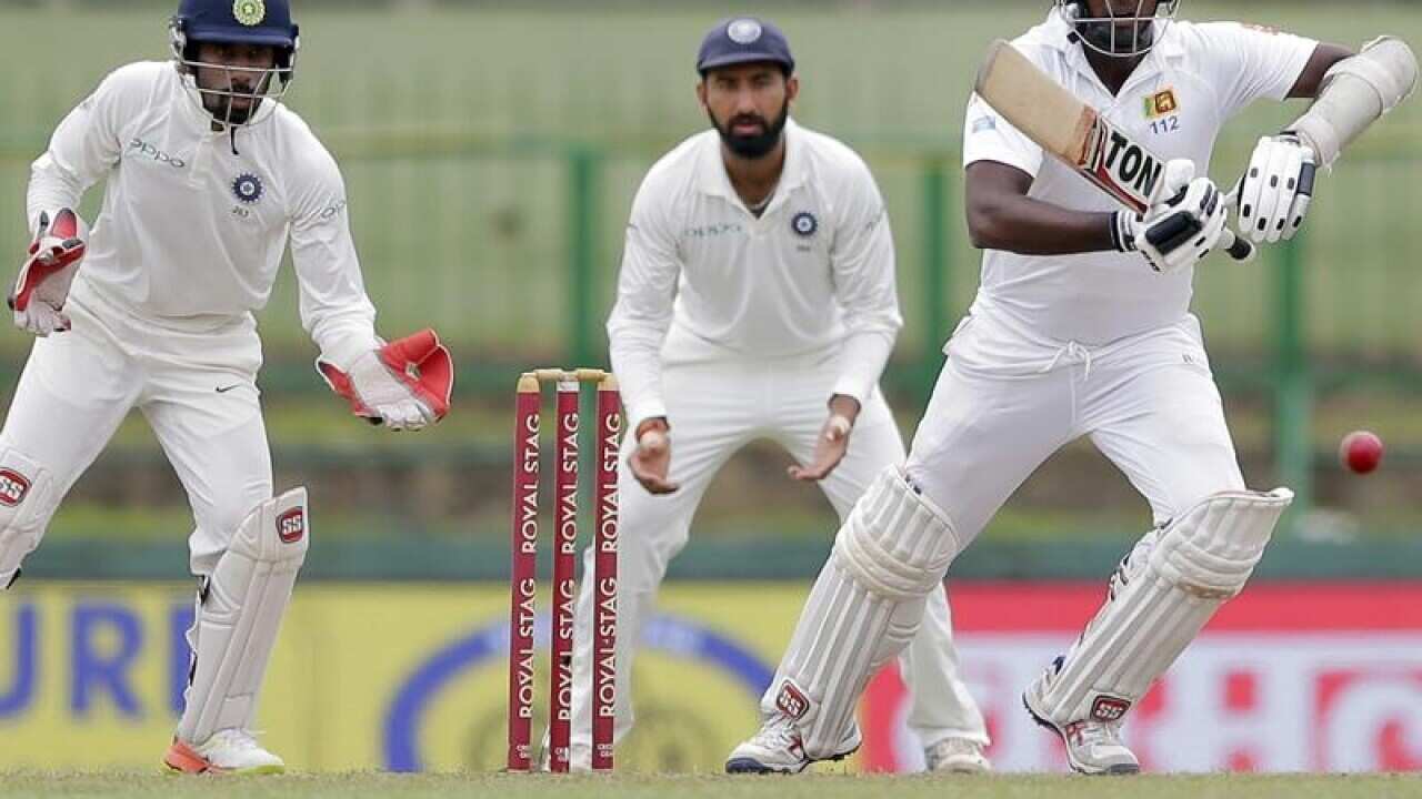 Sri Lanka's Angelo Mathews, right