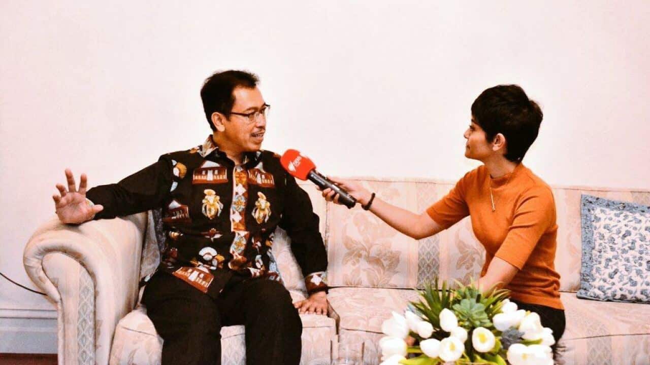 Indonesian Consul General Heru Hartanto Subolo with Tia Ardha (SBS Indonesian)