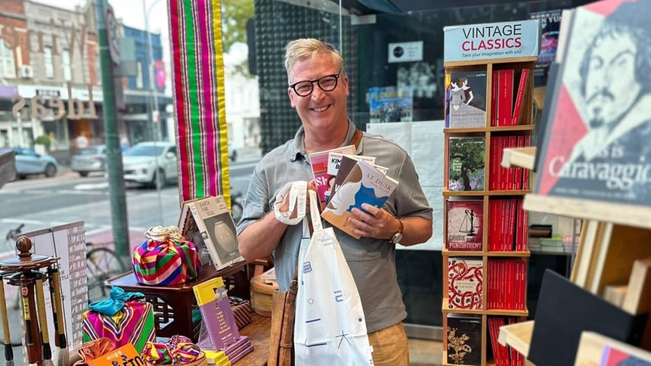 2023 한국문학주간의 첫 도서구매자 이안 닐.jpg