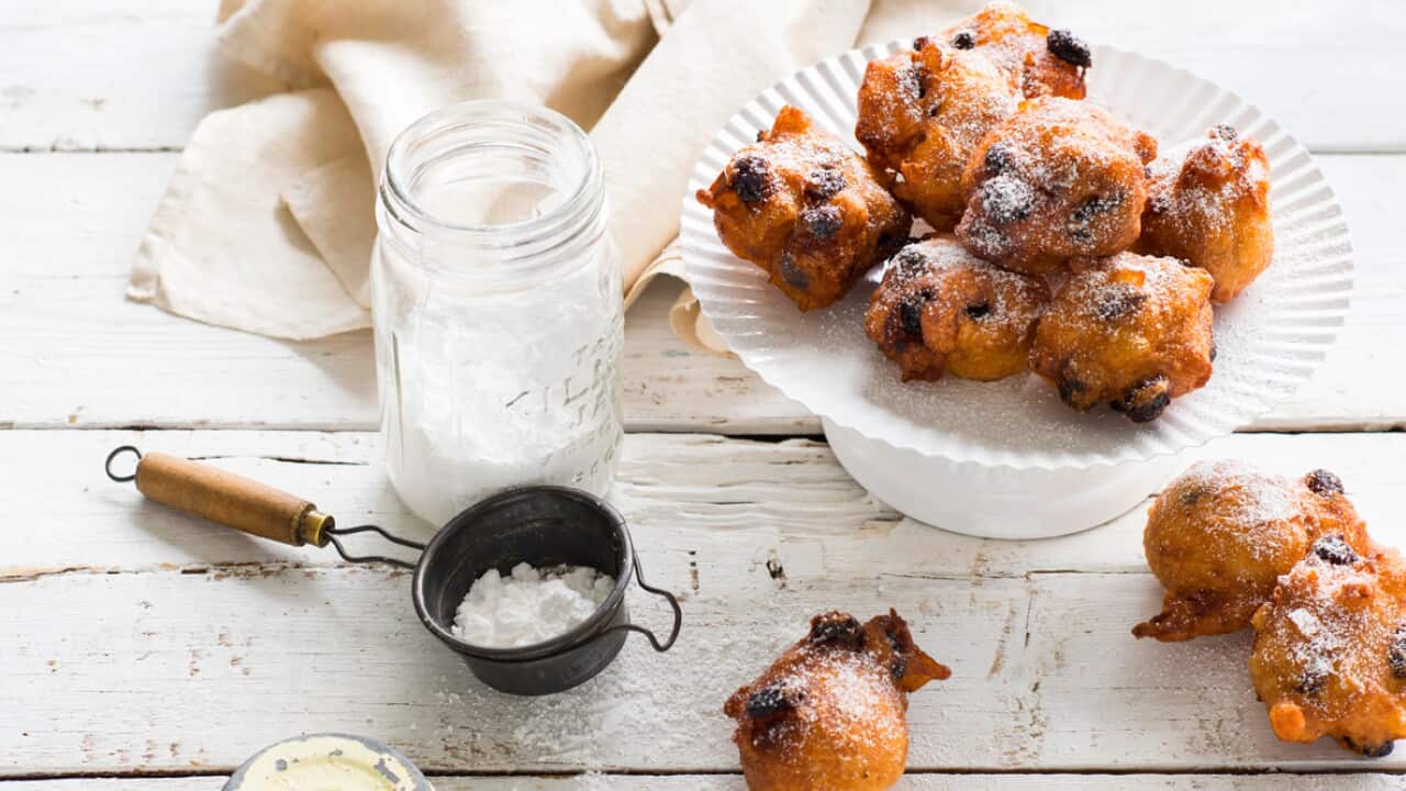 Apple and raisin fritters (olie bollen)-image