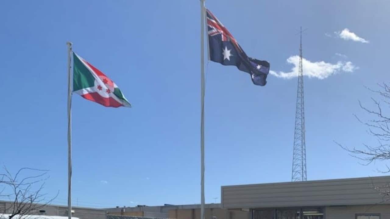 Ibendera ry'Uburundi na Australia mu kigo c'ubuserukizi bw'Uburundi mu ntara ya Western Australia (Perth).