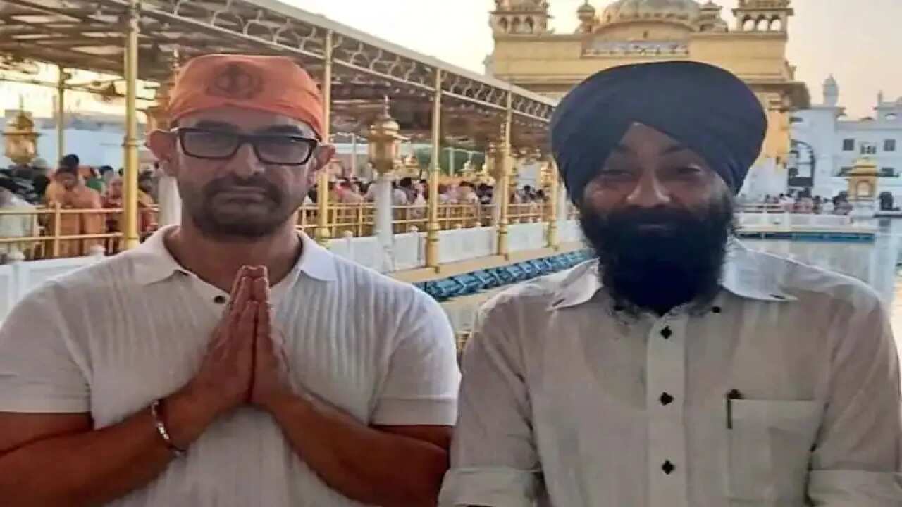 Aamir-Khan golden temple.jpg