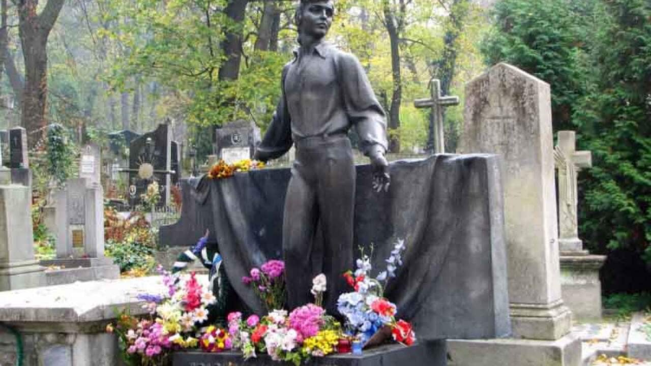 Могила Володимира Івасюка.