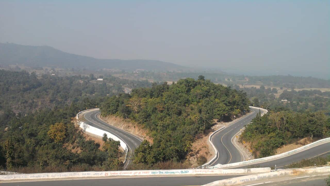 State_Highway_No.2_between_Patratu_and_Ranchi.jpg