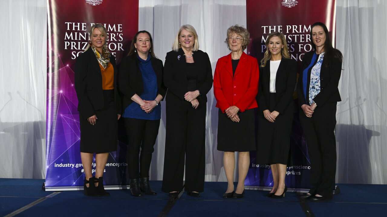 (L-R) Dr Samanta Moyle, Sarah Finney, Science Minister Karen Andrews, Emeritus Prof Cheryl Praeger, Assoc Prof Laura Mackay and Assoc Prof Elizabeth New.