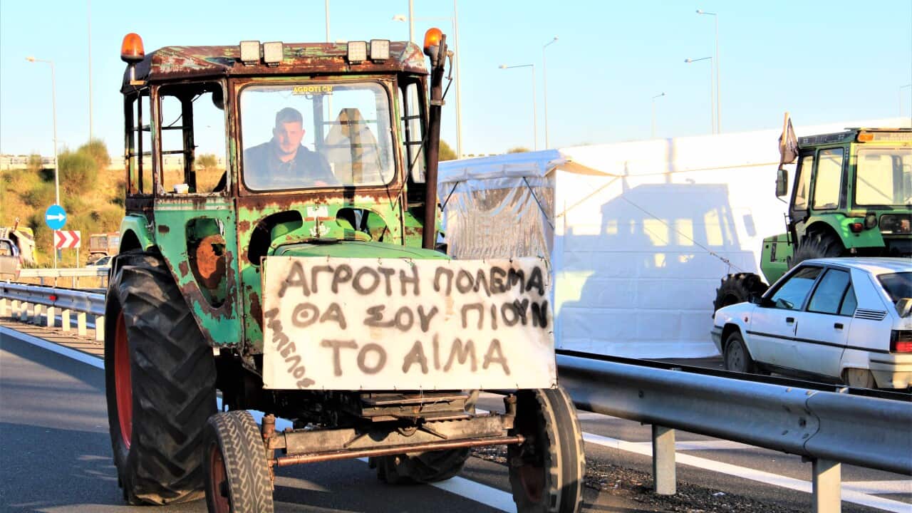 Greece: Farmers close E65 road and drive their tractors into Karditsa city in protest