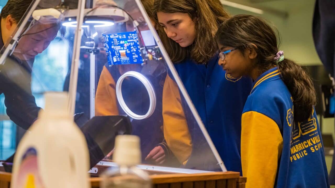 Marrickville Public School students get to know the new smart recycling bin (CSIRO).jpg