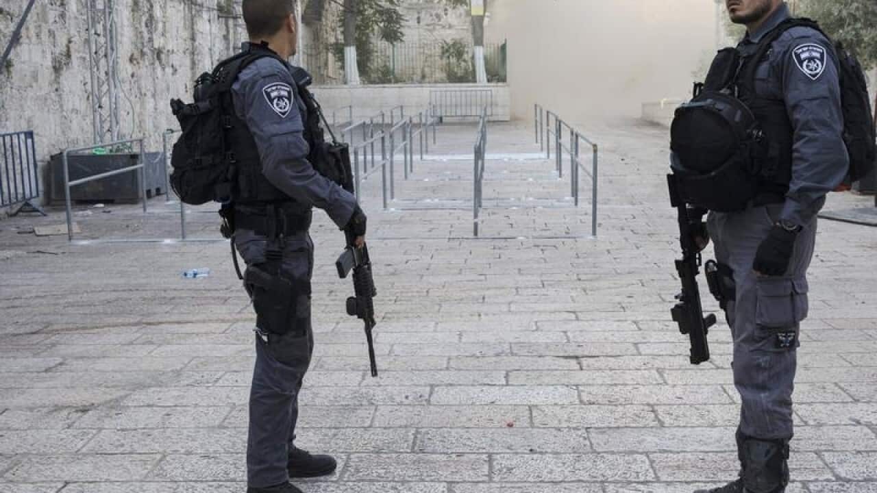 Israeli border police at the entrance to the Haram el-Sherif in Israel
