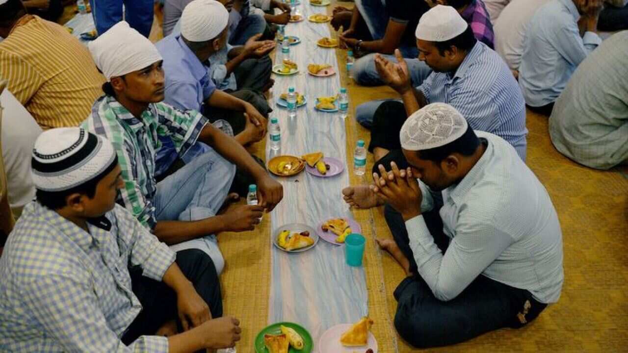 Indian Muslim devotees break their Ramadan fast with 'iftar
