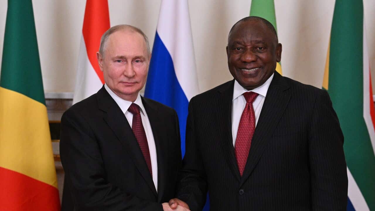 Vladimir Putin (left) and Cyril Ramaphosa (right) shake hands