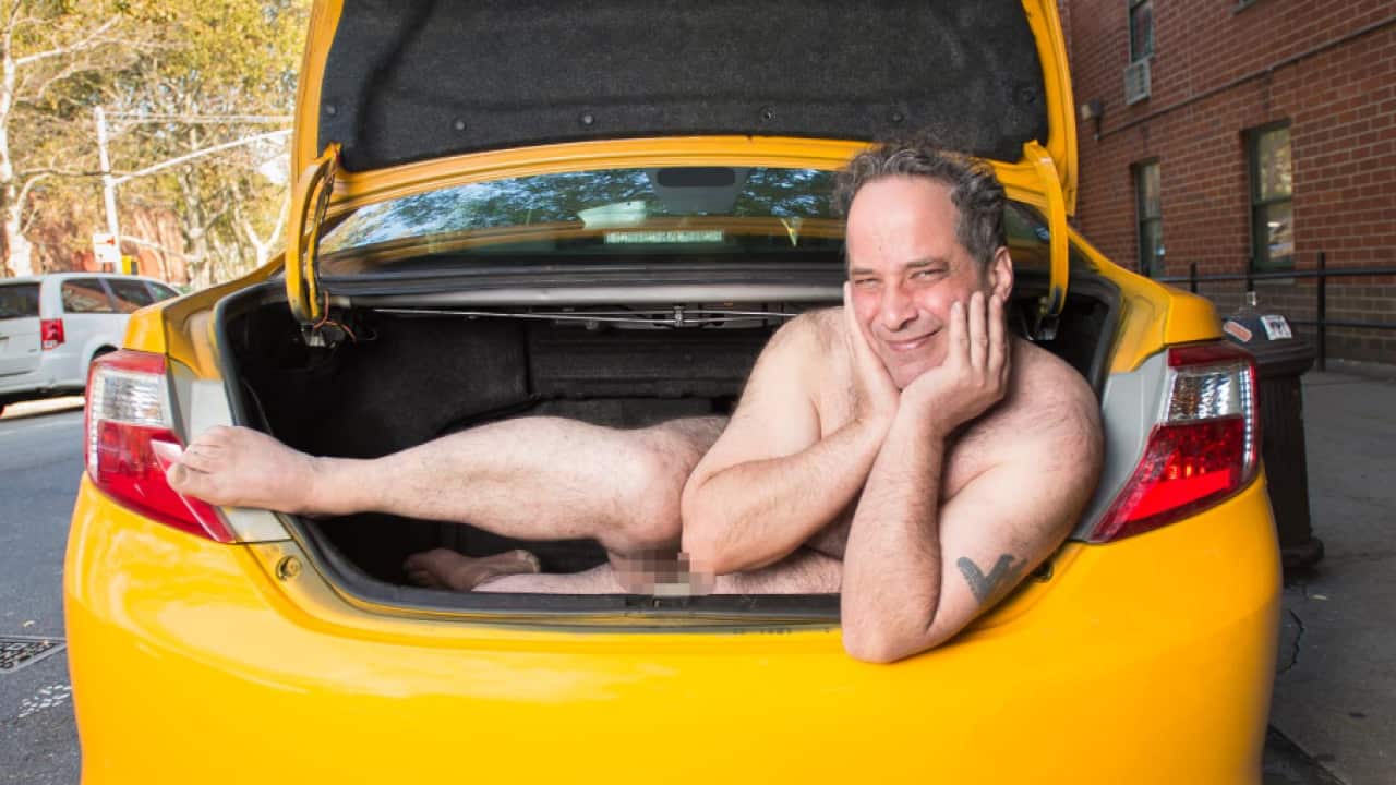 Taxi driver calendar flips gender stereotypes and raises money for immigrants | SBS Turkish Taxi driver calendar flips gender stereotypes and raises money for immigrants | SBS Turkish