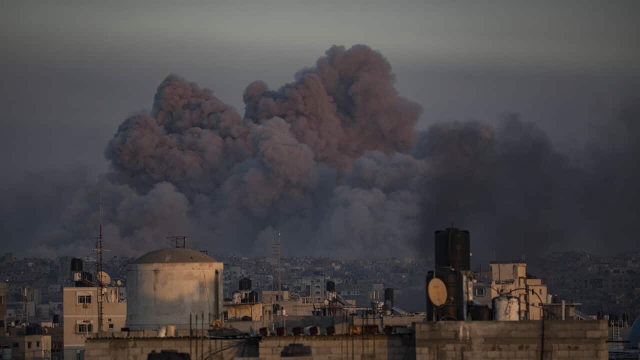 Smoke rises following Israeli air strikes in Khan Yunis (AAP)