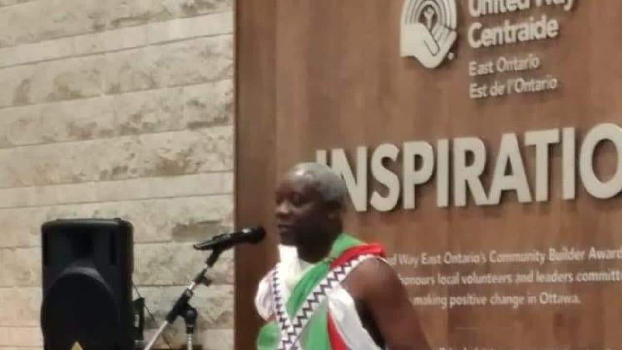 Umuronzi akaba n'umuhishuzi NTAFATIRO PATRICE ariko ariyereka mu ngoro imwe hariya Ontario, Canada.