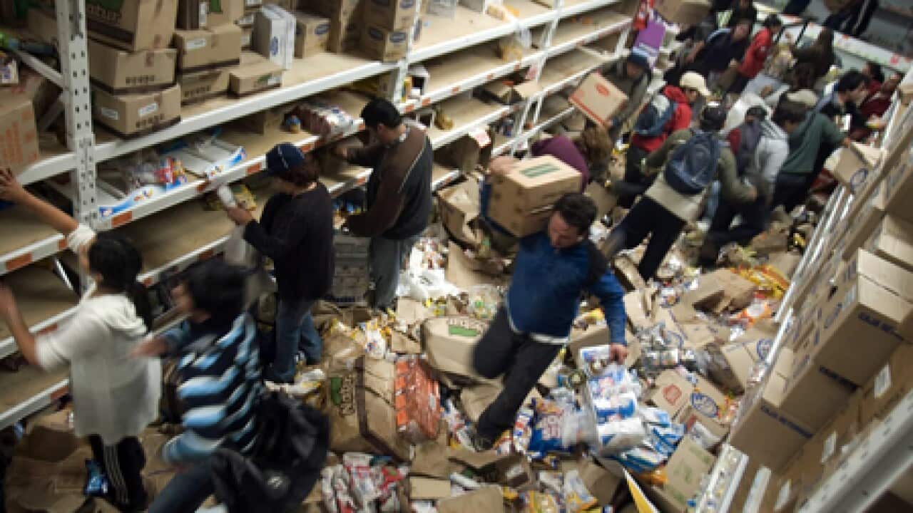chile_quake_looting_100302_aap_744071054