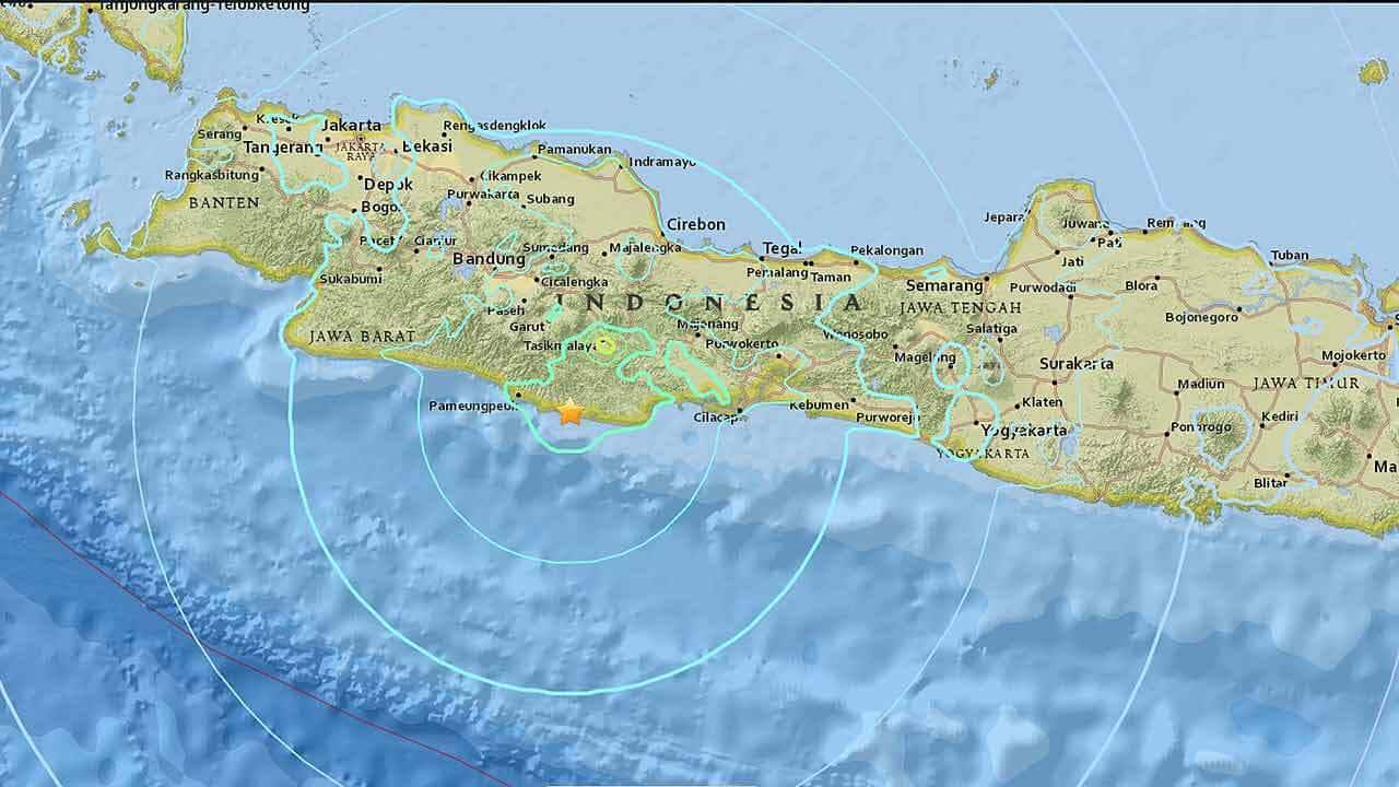 An 6.5 earthquake has rocked Indonesia's main island of Java.
