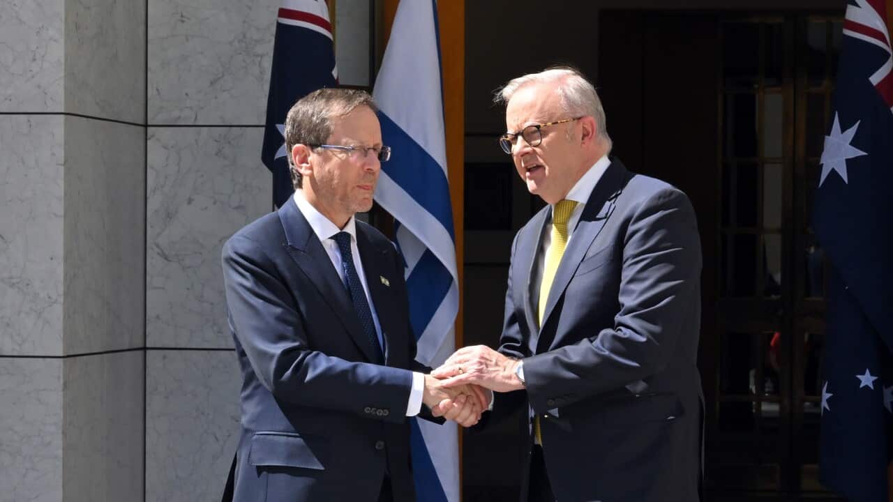 Il presidente israeliano Isaac Herzog incontra il primo ministro Anthony Albanese al parlamento di Canberra.