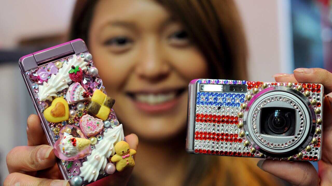 Japan high school girls on phones 7 hours