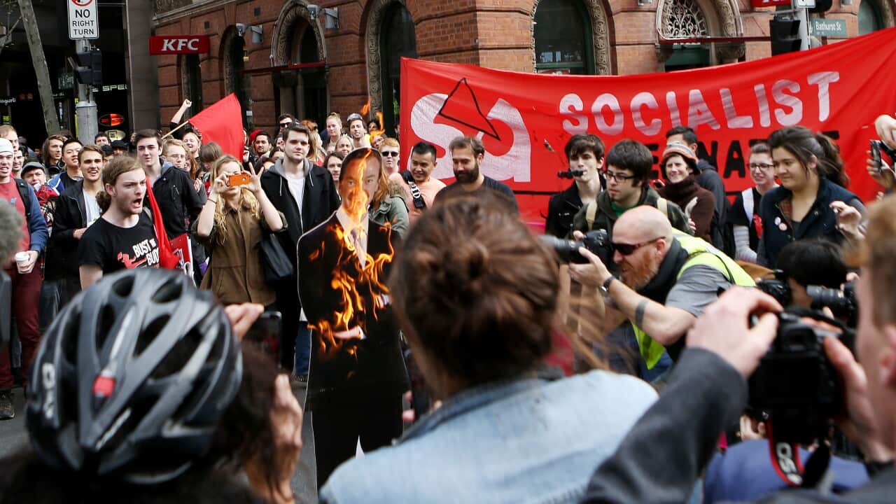 Students set alight an effigy of Christopher Pyne, Sydney on  August 20, 2014. (File: AAP)