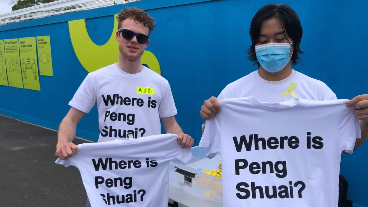 Eddy (右)參與抗議活動。