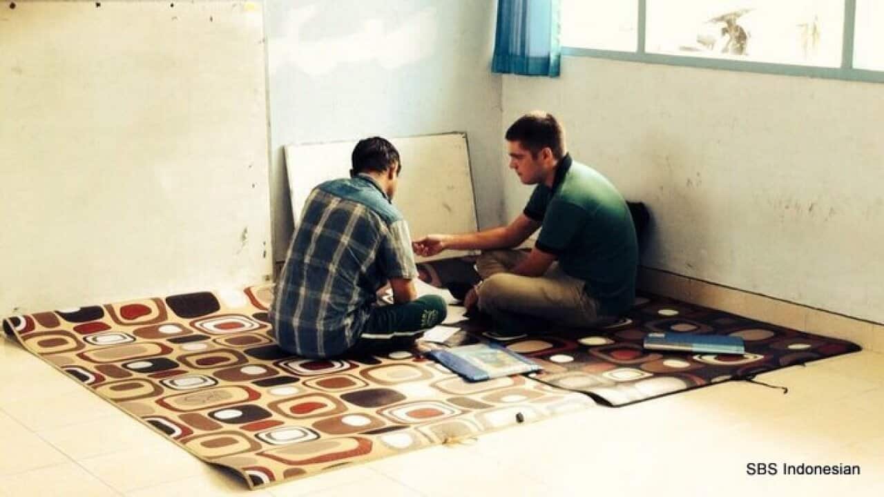 Max Walden teaching a refugee - Jogyakarta, 2015